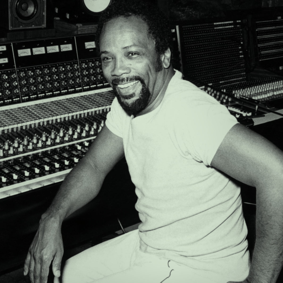 Quincy Jones – FulfillmentMerch